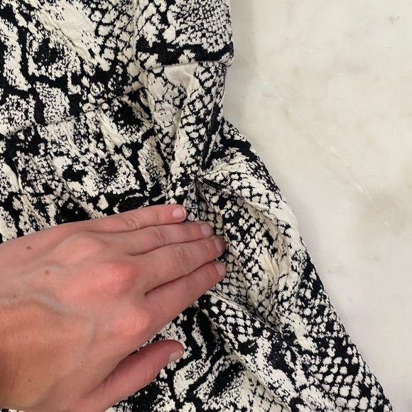 Anthropologie HD in Paris Black & White Reptile Textured Faux Wrap Dress Sz M - Picture 7 of 7